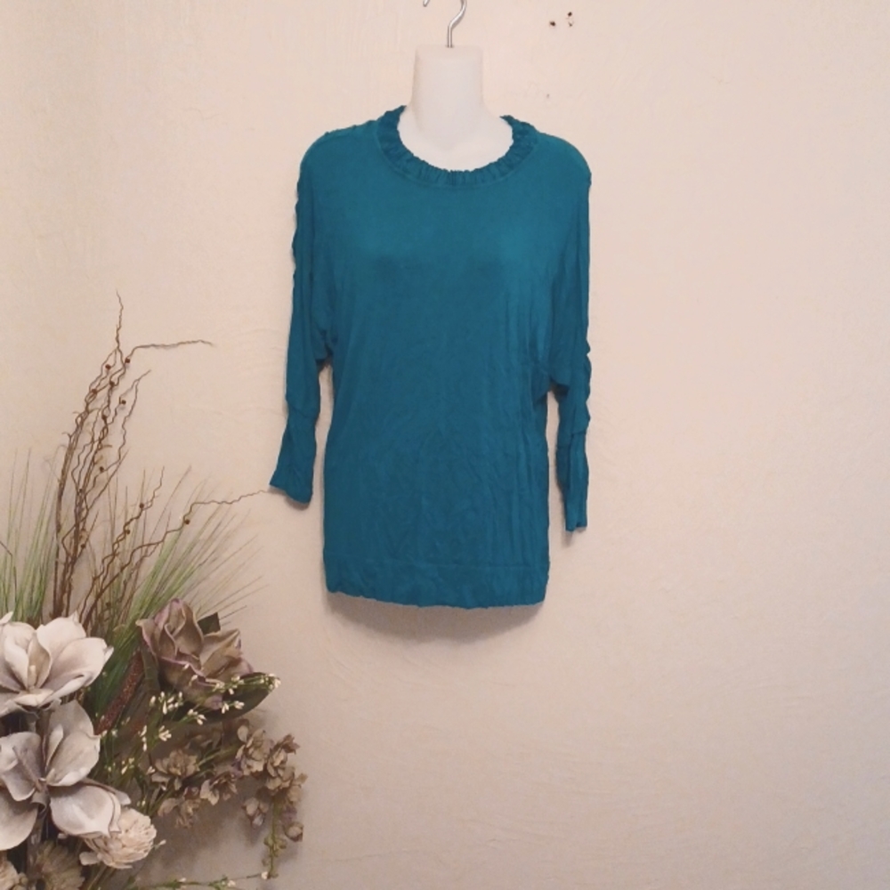 Teal top